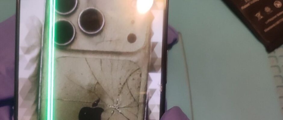 broken-iphone-17-pro-max_direct-pakistan