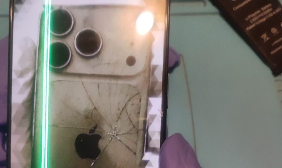 broken-iphone-17-pro-max_direct-pakistan