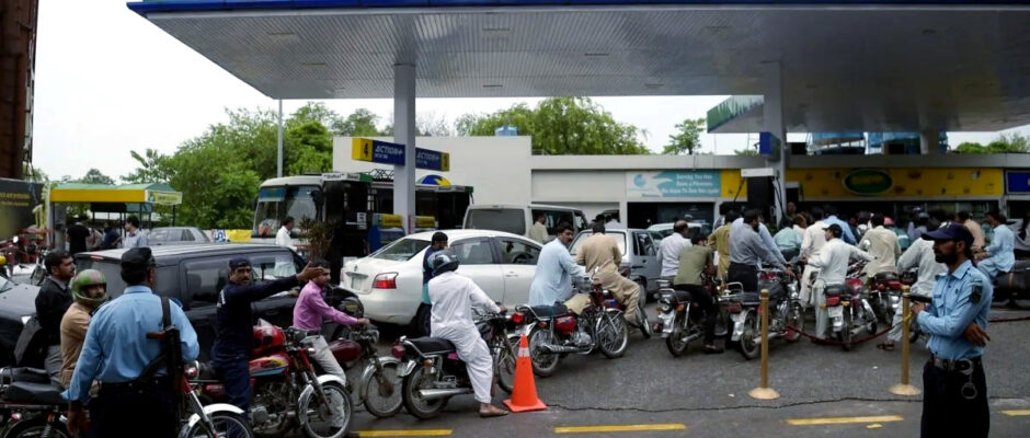 Petrol-Pump-in-Pakistan_direct-pakistan