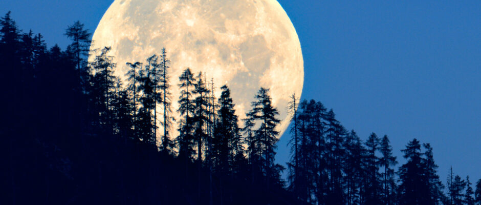 supermoon-rise_direct-pakistan